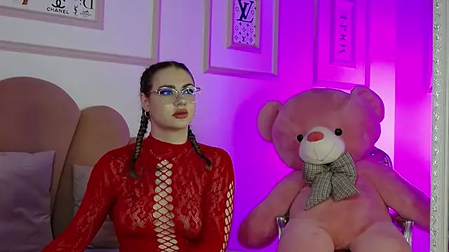 Abby  White online show from 04/18/26, 09:15