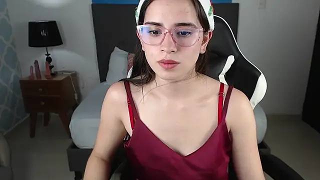 Snapshot of angelica_dymond chatting on 12/24/24, 12:00 angelica dymond online show from 12/24/24, 12:00