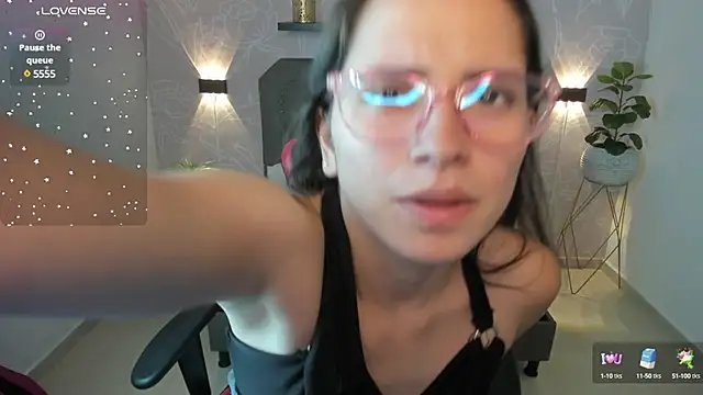 Snapshot of angelica_dymond chatting on 12/31/24, 12:04 angelica dymond online show from 12/31/24, 12:04