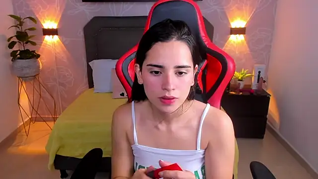 Snapshot of angelica_dymond chatting on 02/07/25, 12:17 angelica dymond online show from 02/07/25, 12:17