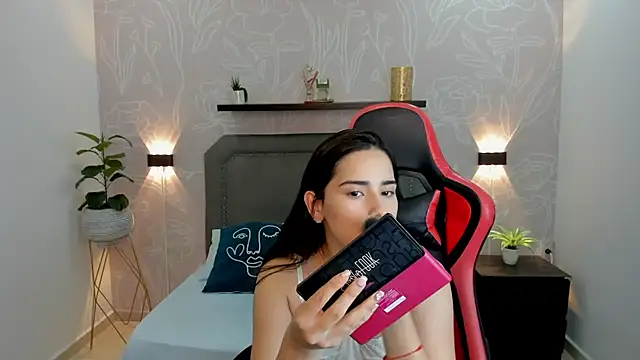 Snapshot of angelica_dymond chatting on 03/18/25, 12:14 angelica dymond online show from 03/18/25, 12:14