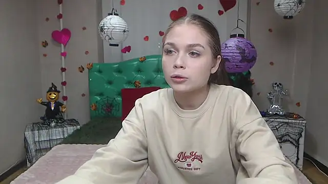 LaraPika online show from 11/04/25, 06:07