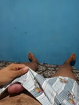 Snapshot of 1995eduardo chatting on 02/06/25, 01:38 1995eduardo online show from 02/06/25, 01:38