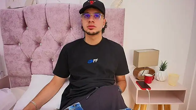 Amadeo Wild online show from 02/06/25, 03:20