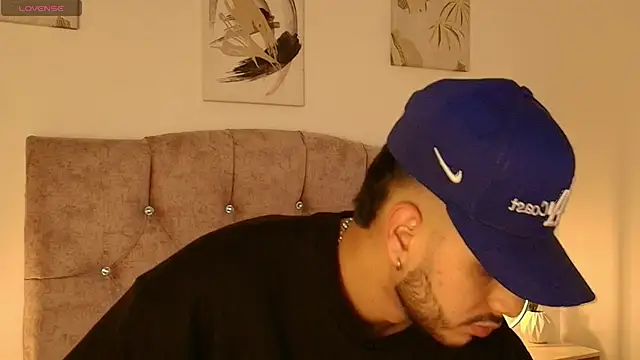 Amadeo Wild online show from 04/24/26, 04:04