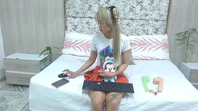 Snapshot of adara_deidara chatting on 03/17/25, 12:35 adara deidara online show from 03/17/25, 12:35