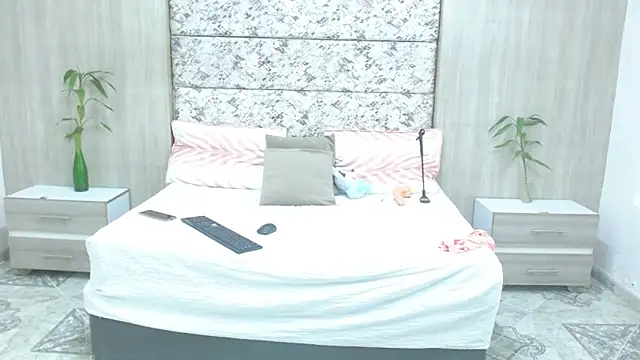 Snapshot of adara_deidara chatting on 03/18/25, 11:52 adara deidara online show from 03/18/25, 11:52