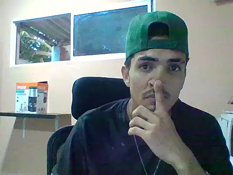 Snapshot of jeremy_scott chatting on 10/27/25, 10:14 jeremy scott online show from 10/27/25, 10:14