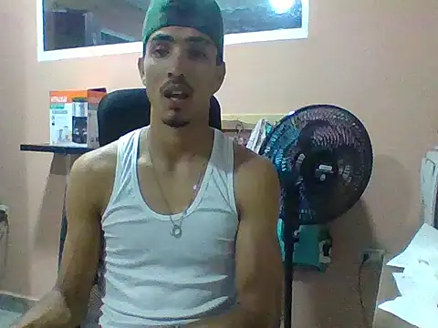 Snapshot of jeremy_scott chatting on 10/29/25, 01:52 jeremy scott online show from 10/29/25, 01:52