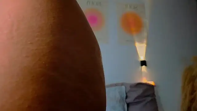 Snapshot of AlessaPears chatting on 02/02/25, 11:30 AlessaPears online show from 02/02/25, 11:30