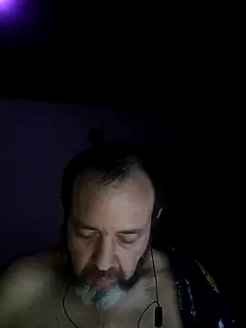Leocesar37 online show from 10/13/25, 05:51