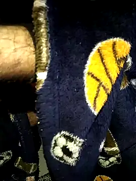 Snapshot of Leocesar37 chatting on 11/07/25, 11:10 Leocesar37 online show from 11/07/25, 11:10