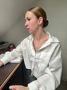 lola tentatiion online show from 03/10/25, 12:37