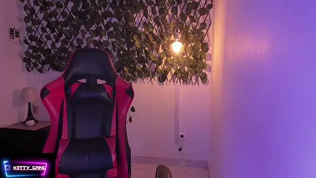 Kitty Gang online show from 09/19/25, 02:24