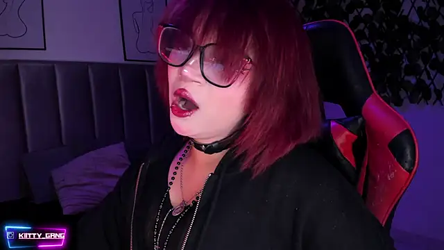 Kitty Gang online show from 10/21/25, 02:01