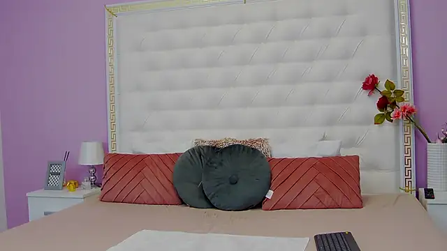 Lenna Paul online show from 01/27/25, 06:09