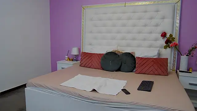 Lenna Paul online show from 02/13/25, 02:56