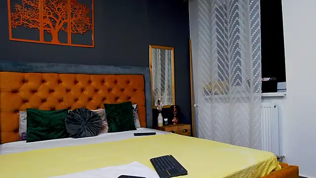 Lenna Paul online show from 02/20/25, 04:18