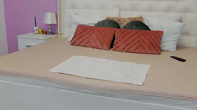 Lenna Paul online show from 03/10/25, 11:42