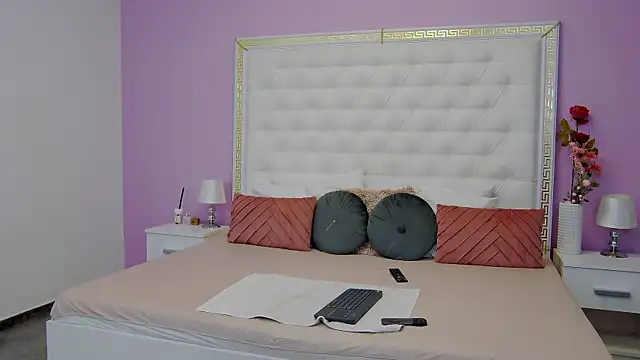 Lenna Paul online show from 03/19/25, 04:47