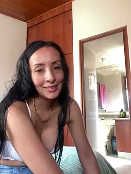 Snapshot of yaralyminjo2 chatting on 12/13/24, 04:38 yaralyminjo2 online show from 12/13/24, 04:38