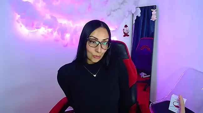 Snapshot of yaralyminjo2 chatting on 12/20/24, 02:05 yaralyminjo2 online show from 12/20/24, 02:05