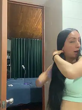 Snapshot of yaralyminjo2 chatting on 12/28/24, 11:37 yaralyminjo2 online show from 12/28/24, 11:37