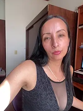 Snapshot of yaralyminjo2 chatting on 02/07/25, 08:42 yaralyminjo2 online show from 02/07/25, 08:42