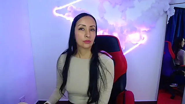 Snapshot of yaralyminjo2 chatting on 02/11/25, 12:37 yaralyminjo2 online show from 02/11/25, 12:37