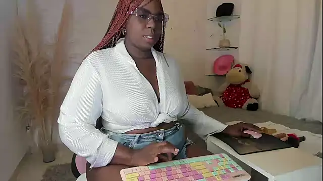 Leslie browm online show from 06/04/26, 09:04