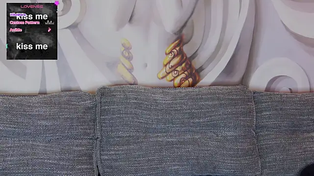 Snapshot of hailey_peach chatting on 02/21/25, 12:16 hailey peach online show from 02/21/25, 12:16