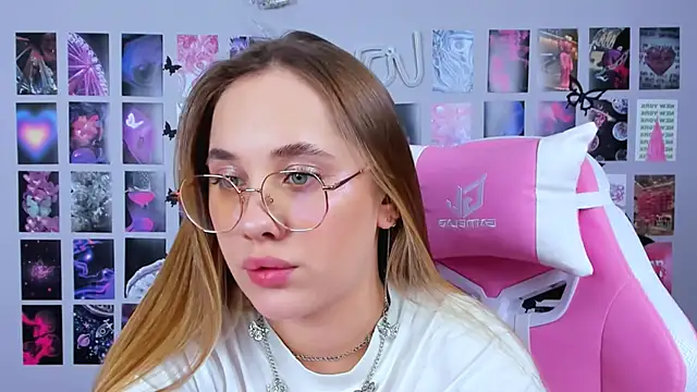 MiaMilas online show from 02/07/25, 08:11