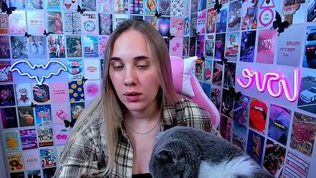 MiaMilas online show from 10/13/25, 03:56