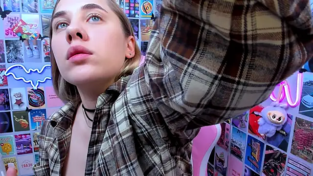 MiaMilas online show from 10/20/25, 04:24