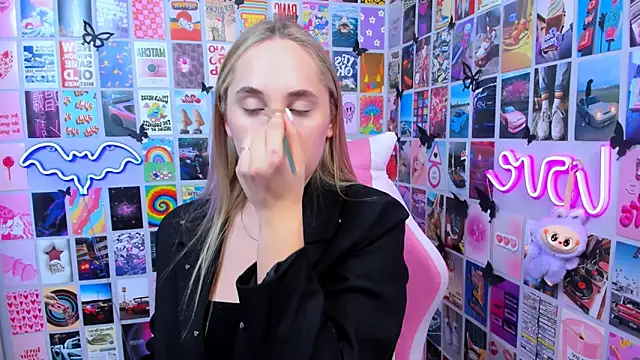 MiaMilas online show from 12/22/25, 01:52