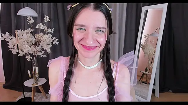 Snapshot of helentasty chatting on 02/18/25, 06:37 helentasty online show from 02/18/25, 06:37