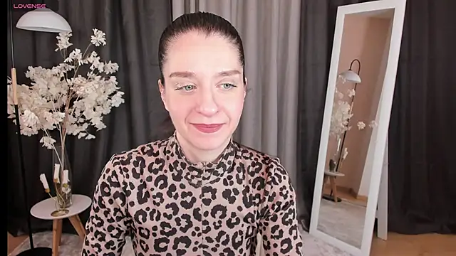 Snapshot of helentasty chatting on 03/19/25, 02:05 helentasty online show from 03/19/25, 02:05