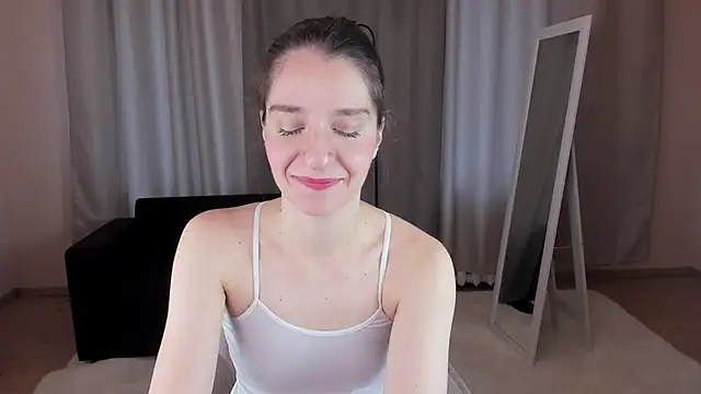 Snapshot of helentasty chatting on 09/29/25, 02:27 helentasty online show from 09/29/25, 02:27