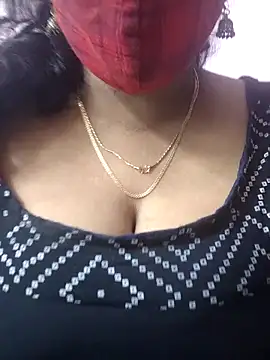 mallu-sumi online show from 10/29/25, 10:39