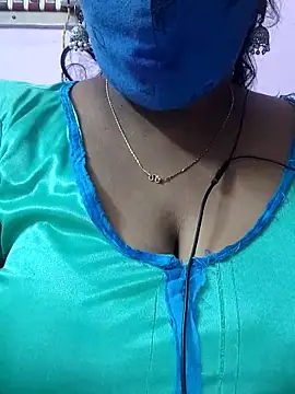 mallu-sumi online show from 12/22/25, 04:59