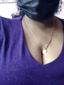 mallu-sumi online show from 04/12/26, 04:17