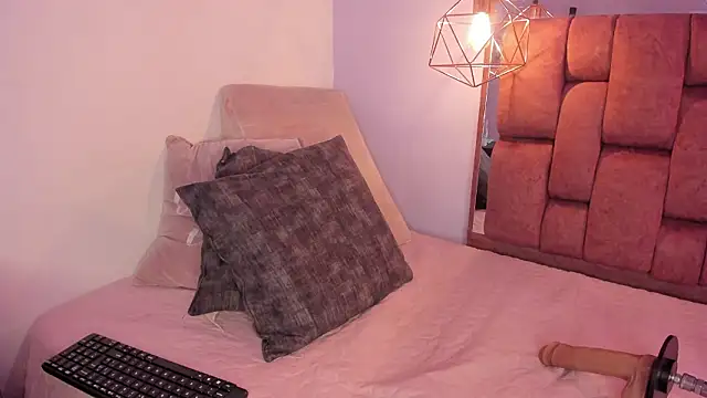 Snapshot of kristakinnky chatting on 02/21/26, 11:44 kristakinnky online show from 02/21/26, 11:44