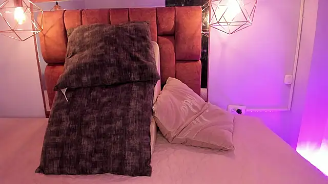 Snapshot of kristakinnky chatting on 02/24/26, 11:41 kristakinnky online show from 02/24/26, 11:41