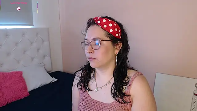 May Carlier online show from 02/05/26, 06:23