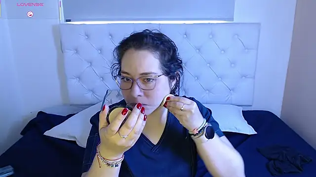 May Carlier online show from 02/08/26, 08:23