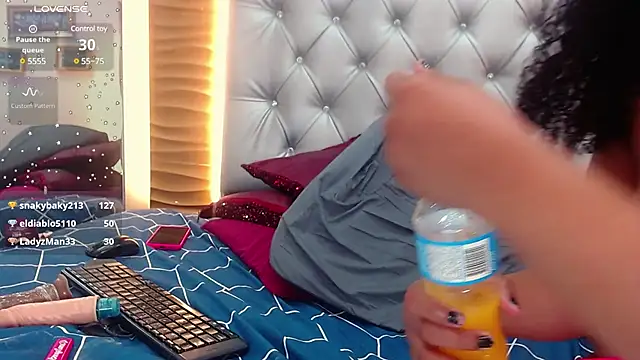 Snapshot of JadeSoleile chatting on 02/26/25, 09:27 JadeSoleile online show from 02/26/25, 09:27