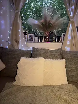 jazzy-bee online show from 04/23/26, 06:43