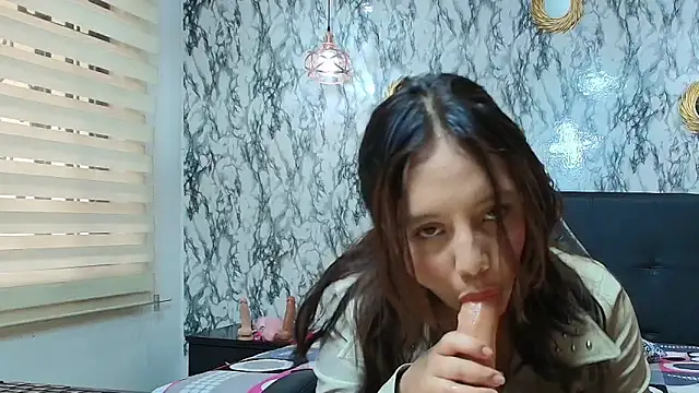 Snapshot of Emily_Trujillo chatting on 03/14/25, 04:30 Emily Trujillo online show from 03/14/25, 04:30