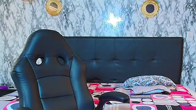 Snapshot of Emily_Trujillo chatting on 03/21/25, 08:29 Emily Trujillo online show from 03/21/25, 08:29