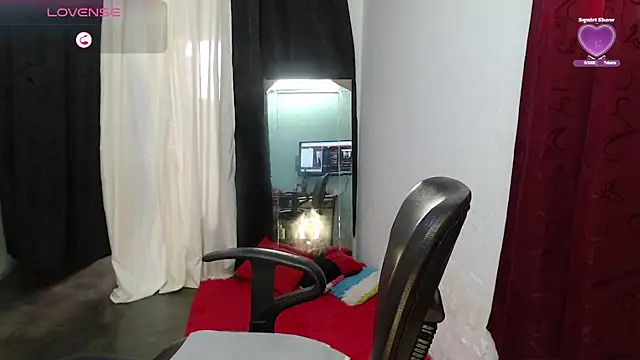 Snapshot of Aranza-Queen chatting on 05/19/26, 03:51 Aranza-Queen online show from 05/19/26, 03:51